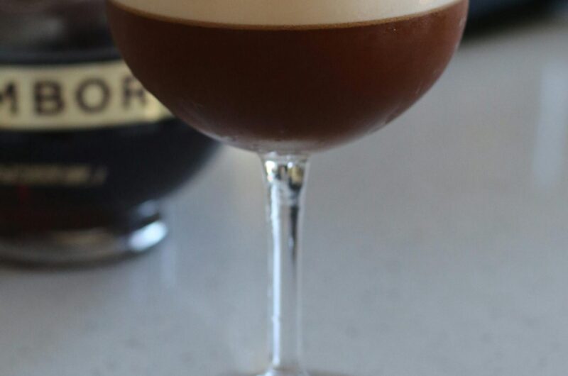 How To Make A Creamy Baileys Espresso Martini (So Easy)
